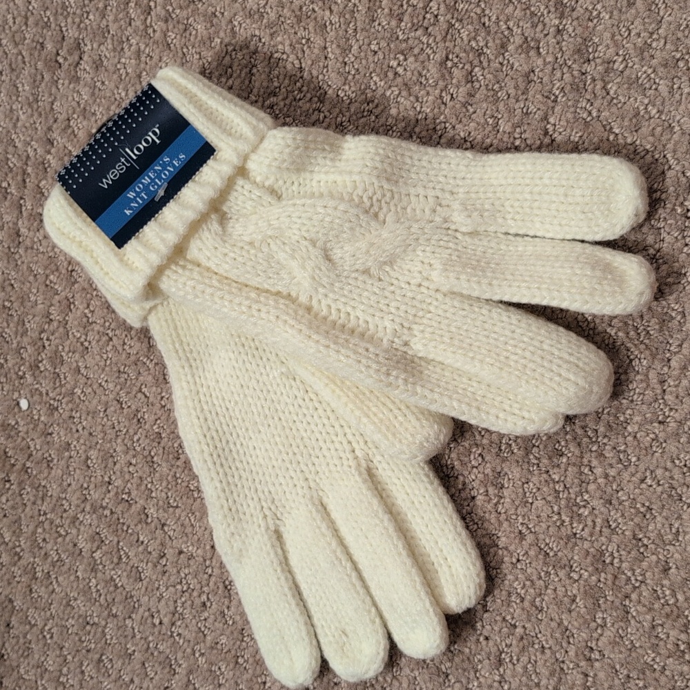 Women's knit white gloves NWT